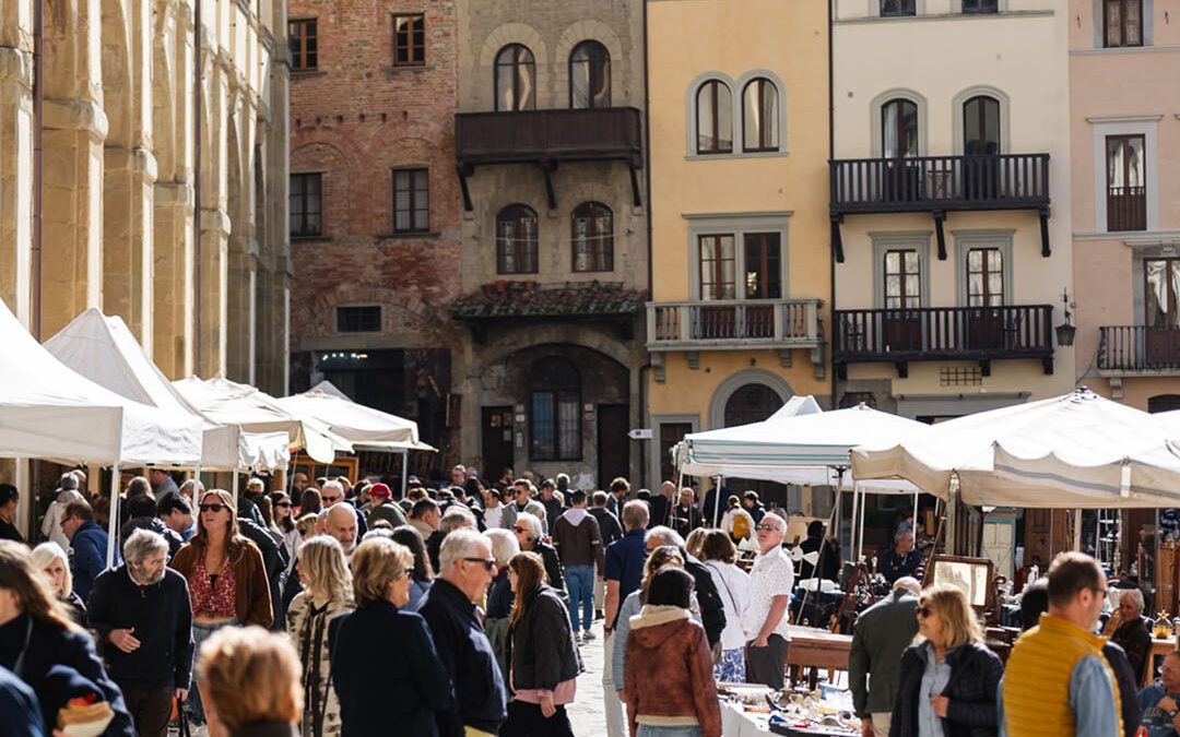 Siamo pronti. Le piazze si riempiono di oggetti, racconti e curiosità. 