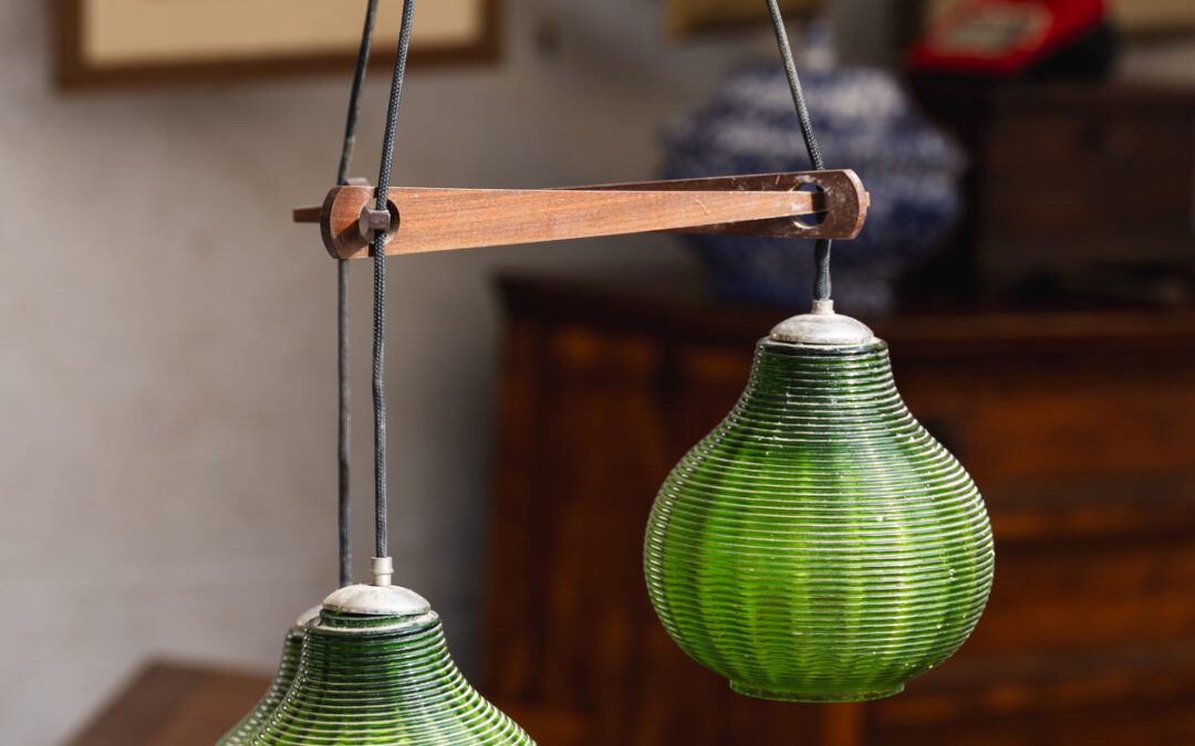 Ricordi quelle lampade che pendevano sopra il tavolo della nonna? 